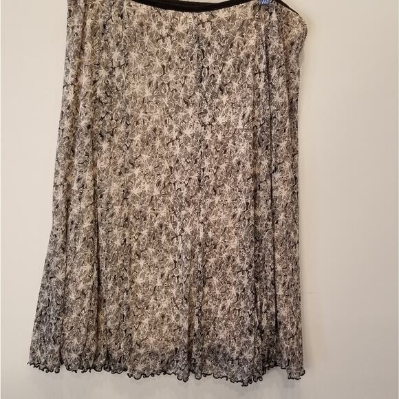 Black & White Stretch Layered Skirt Comfortable Floral Skirt Women's Size L - Picture 2 of 7
